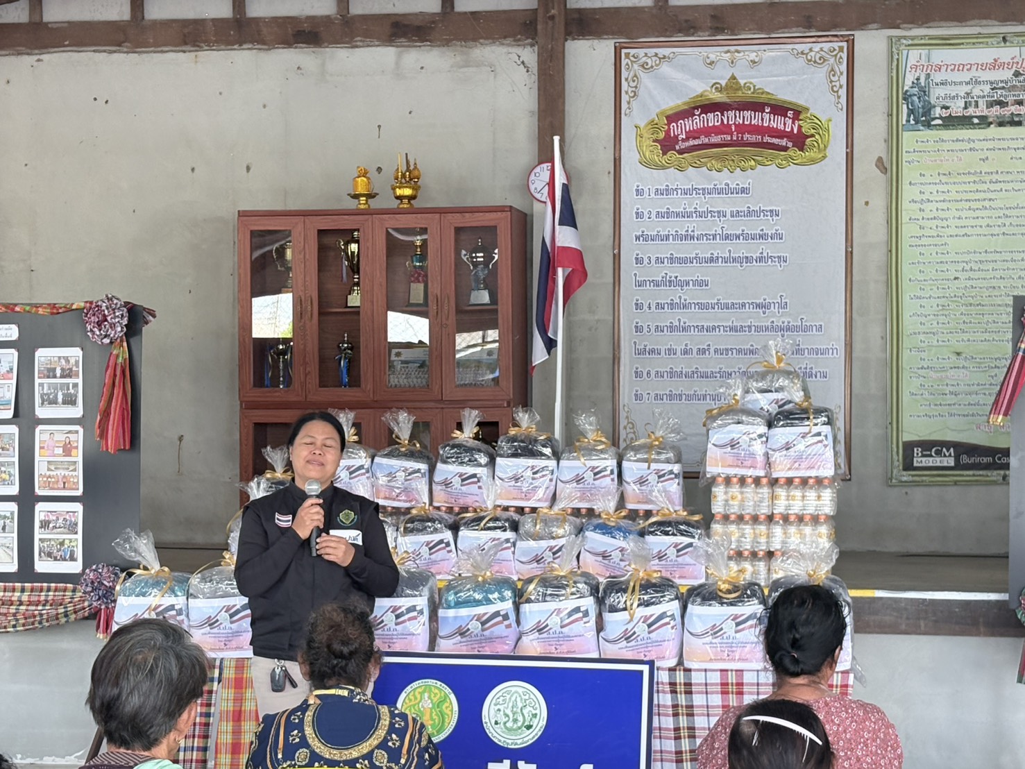 title - วันที่ 3 กุมภาพันธ์ 2569 นายเศรษฐเกียรติ กระจ่างวงษ์ เลขาธิการสำนักงานการปฏิรูปที่ดินเพื่อเกษตรกรรม    (ส.ป.ก.) มอบหมายให้สำนักงานการปฏิรูปที่ดินจังหวัดบุรีรัมย์ (ส.ป.ก.บุรีรัมย์) ดำเนินการมอบสิ่งของช่วยเหลือผู้ได้รับผลกระทบจากเหตุการณ์ความไม่สงบบริเวณแนวชายแดนไทย–กัมพูชาโดยนายประเสริฐ กาญจนเกียรติกุล ปฏิรูปที่ดินจังหวัดบุรีรัมย์ พร้อมด้วยเจ้าหน้าที่ ส.ป.ก.บุรีรัมย์ ได้ลงพื้นที่ตรวจเยี่ยม และมอบสิ่งของอุปโภคบริโภคเพื่อบรรเทาความเดือดร้อนให้แก่ผู้ได้รับผลกระทบในพื้นที่ ตำบลจันทบเพชร อำเภอบ้านกรวด จังหวัดบุรีรัมย์